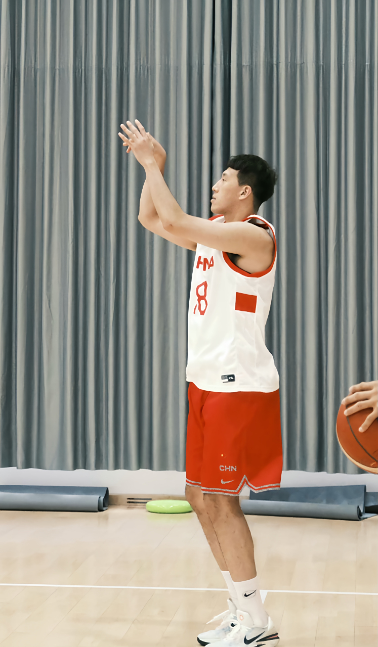 九游账号登录中心官网-山东男篮训练开放日；赛后外线爆发引欢呼；意大利杯在即；年轻球员得到机会的简单介绍