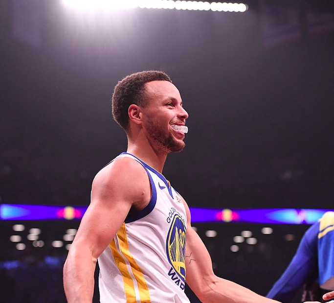 九游账号登录-包含菲尼克斯太阳迎欧联关键赛；国际比赛日迎来里程碑；压力陡增；轮换策略成焦点的词条